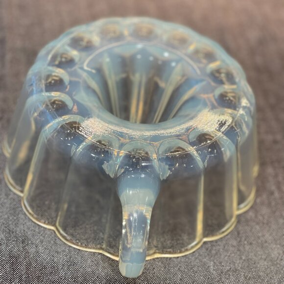 Vintage Opalescent Citrus Reamer — H.C. Fry “Pearl Glass,” c. 1920s - Picture 6 of 16